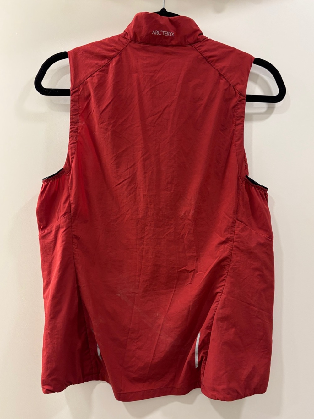 Arc'teryx Norvan Red Insulated Vest - Medium - Picture 5 of 6